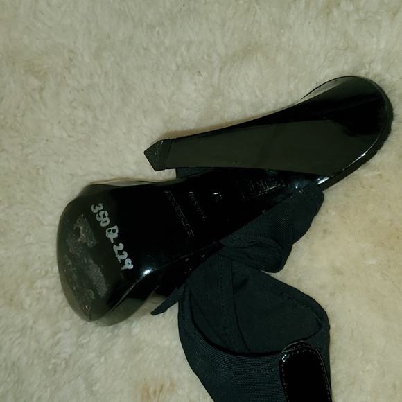 Burberry runway wrap heels - Picture 4 of 12